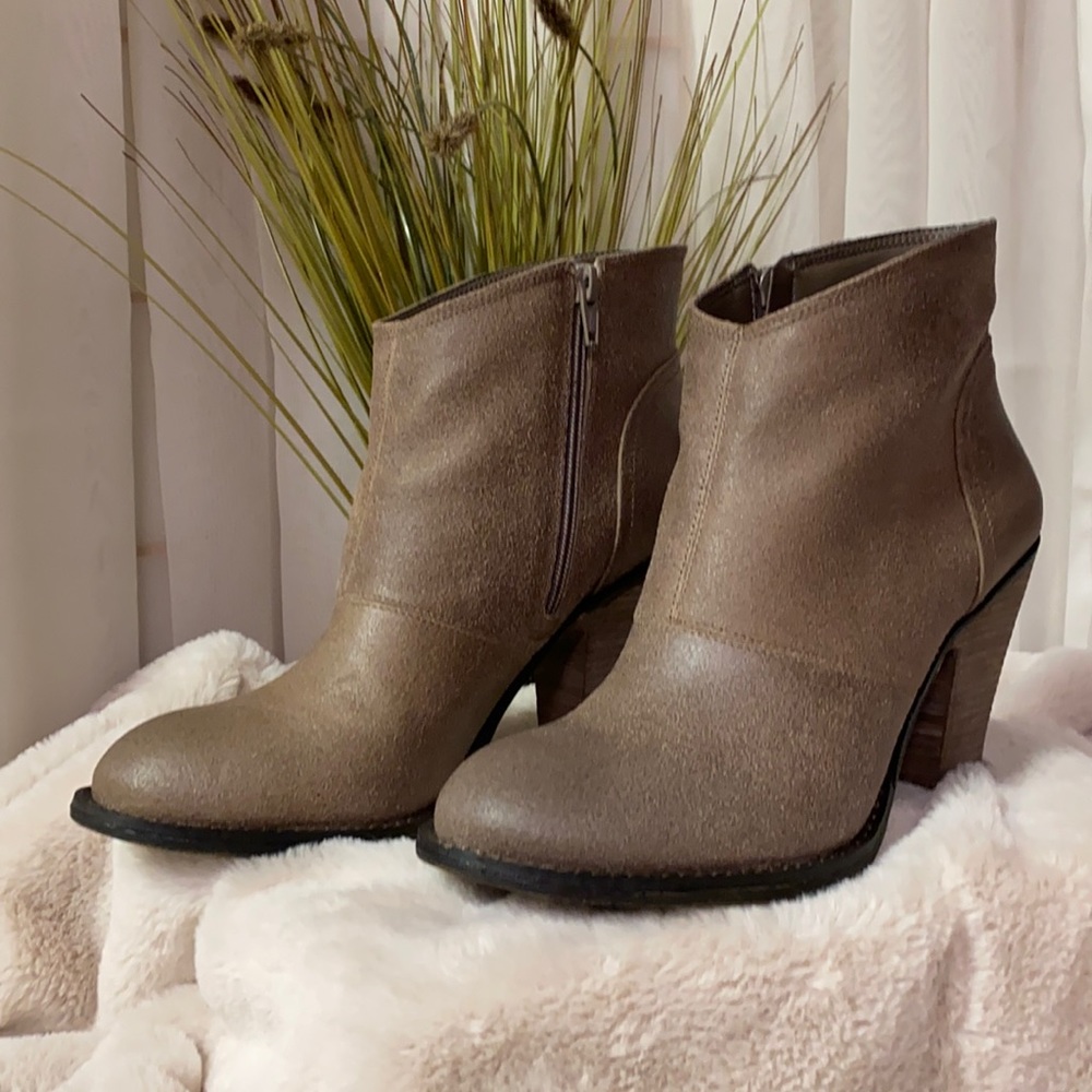 Jessica Simpson Maxi Waxy Split Suede Sz 8.5M